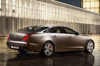 Jaguar XJ ---