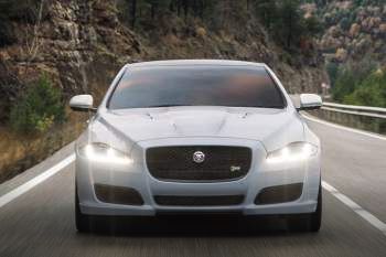 Jaguar XJ ---