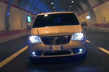 Lancia Voyager 3.6 V6 Pentastar Platinum