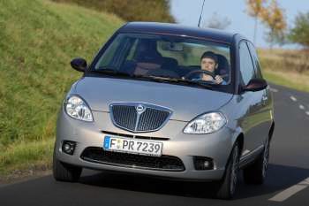 Lancia Ypsilon 1.2 8v Oro