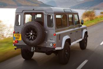 Land Rover Defender 2011