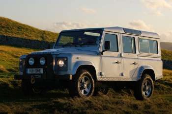 Land Rover Defender 2011