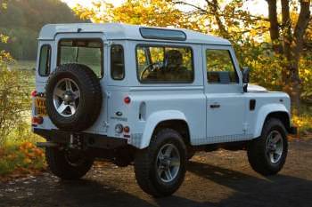 Land Rover Defender 2011