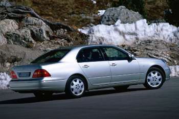 Lexus LS 2000