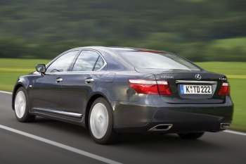 Lexus LS 600h President