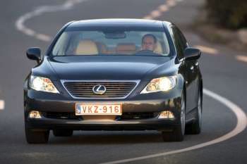 Lexus LS 600h President