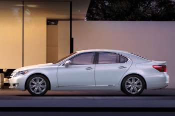 Lexus LS 600h President