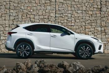 Lexus NX 300h AWD Business Line