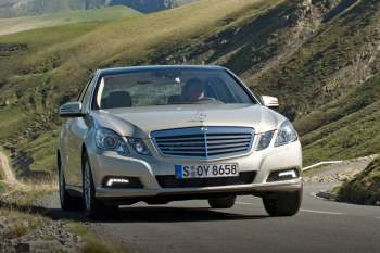 Mercedes-Benz E 200 CGI BlueEFFICIENCY Elegance