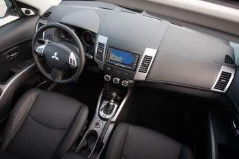 Mitsubishi Outlander Van 2.0 2WD Intro Edition