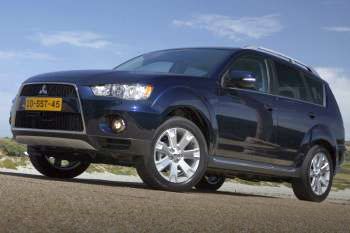 Mitsubishi Outlander 2.2 Di-D 4WD Instyle