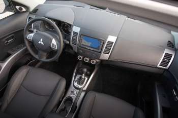 Mitsubishi Outlander 2.2 Di-D 4WD Instyle