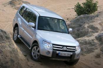 Mitsubishi Pajero LWB 3.2 DiD Invite