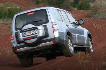 Mitsubishi Pajero LWB 3.8 V6 Mivec Instyle