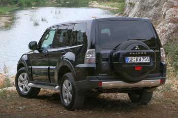 Mitsubishi Pajero LWB 3.2 DiD Invite