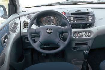 Nissan Almera Tino 2000