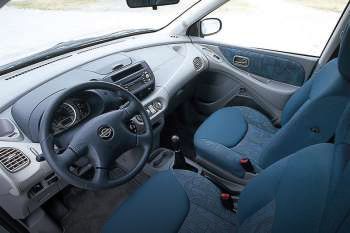 Nissan Almera Tino 2.0 Comfort CVT