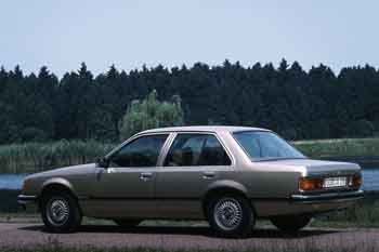 Opel Commodore 2.5 E De Luxe