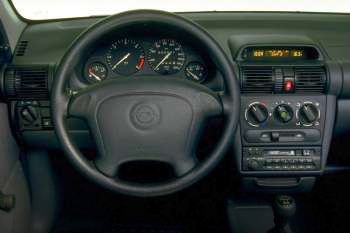 Opel Corsa 1.4i-16V CDX