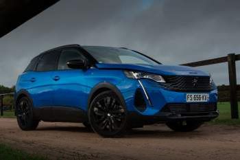 Peugeot 3008 Blue Lease GT HYbrid4 300