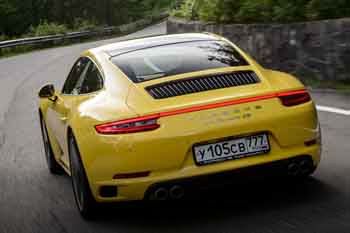 Porsche 911 Carrera 4 GTS Coupe