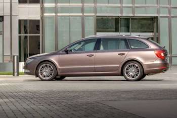 Skoda Superb Combi 2.0 TDI 140hp Elegance Businessline