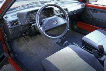 Била коза ветеран Тръни 1989 Subaru Justy specs, hatchback, 5 doors