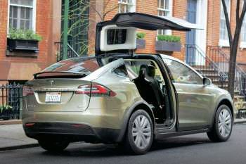 Tesla Model X 90D