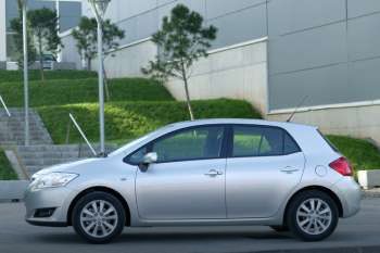 Toyota Auris 2.2 D-4D D-CAT Executive