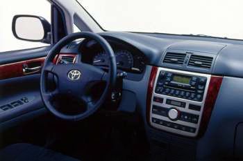 Toyota Avensis Verso 2.0 16v VVT-i Linea Terra