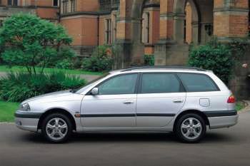 Toyota Avensis Wagon 1.8 16v VVT-i Linea Luna