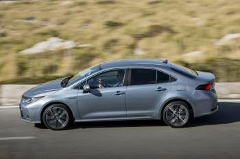 Toyota Corolla Sedan 1.8 Hybrid Style