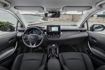 Toyota Corolla Sedan 1.8 Hybrid Business Intro