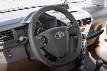 Toyota IQ 1.0 VVT-i Black Edition