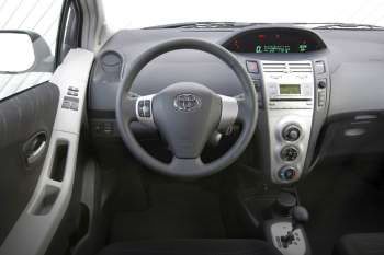 Toyota Yaris 1.3 16v VVT-i Linea Sol