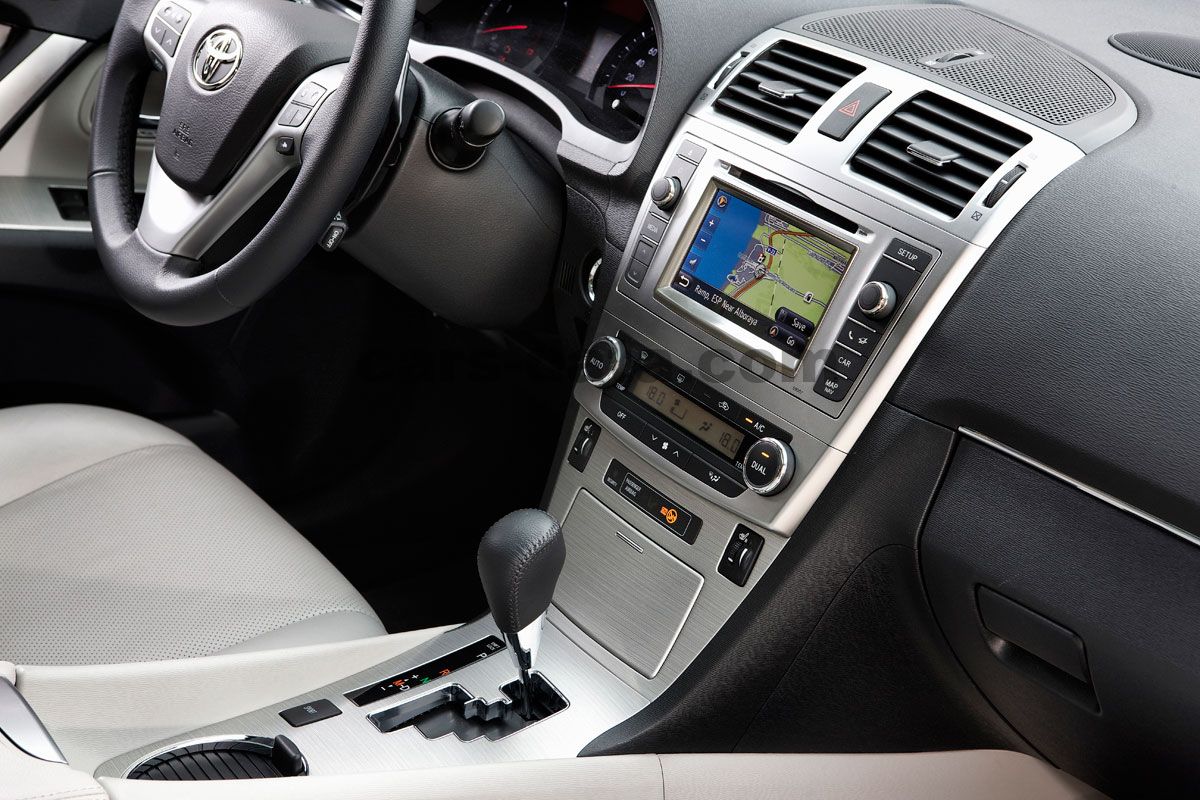 Toyota avensis салон