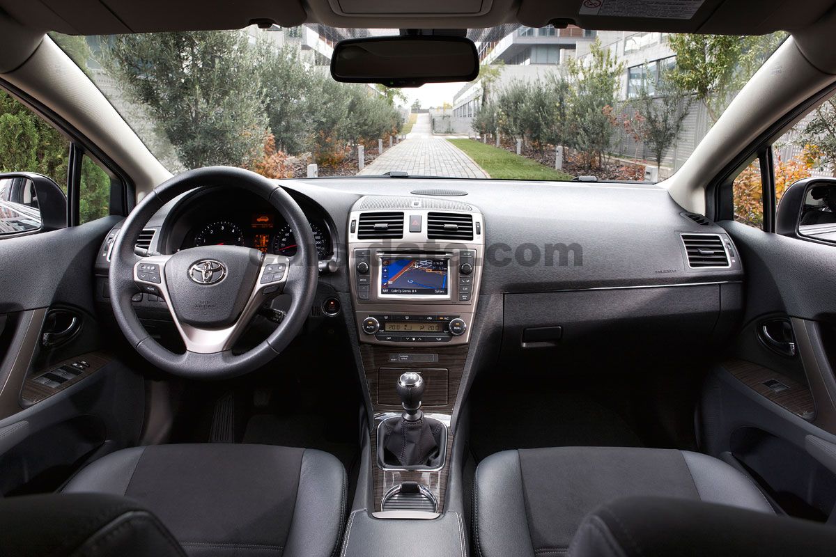 Toyota avensis салон