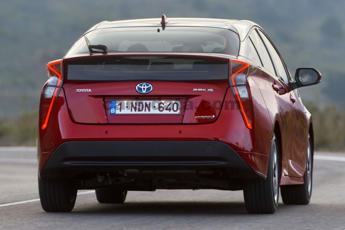 B1498 toyota prius