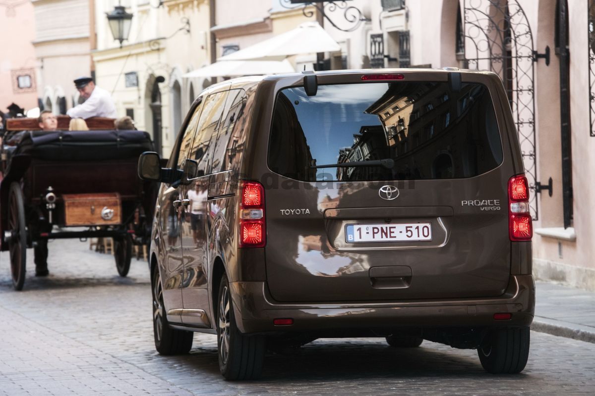 Toyota Proace Shuttle