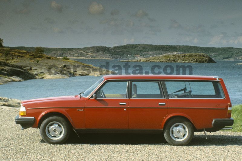 Volvo 240 Estate images (1 of 2)