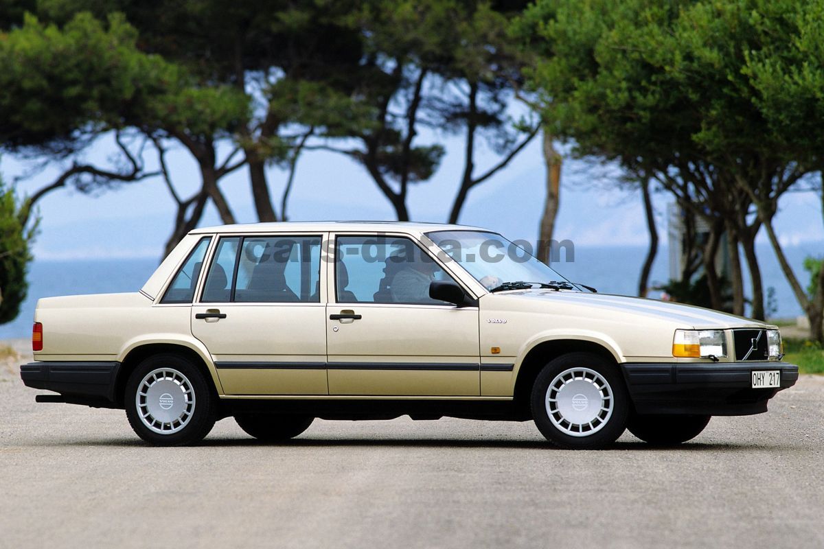 Volvo 740 GL 2.3 manual 4 door specs | cars-data.com
